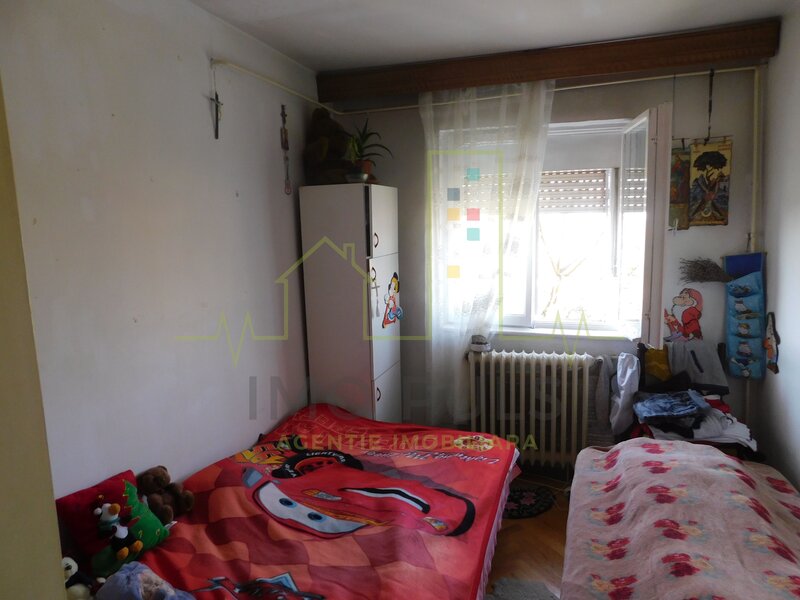 4 camere. Cetatii. Acoperis.