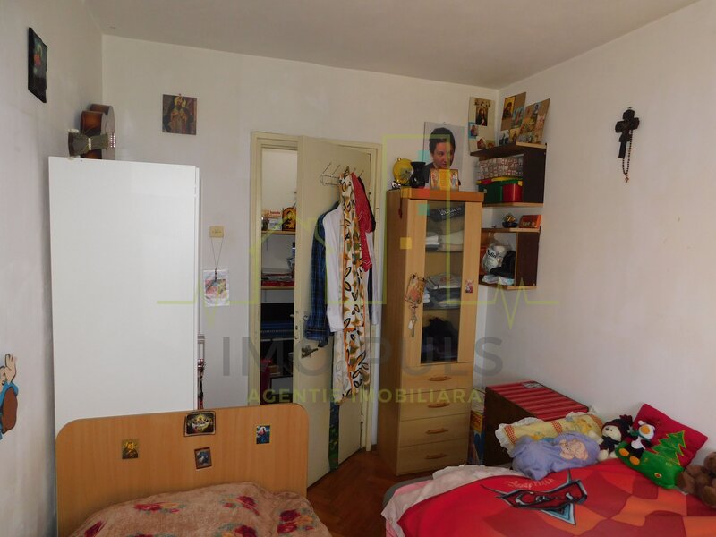 4 camere. Cetatii. Acoperis.