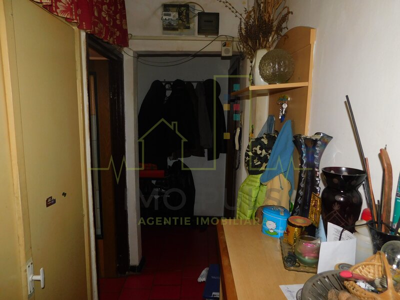 4 camere. Cetatii. Acoperis.