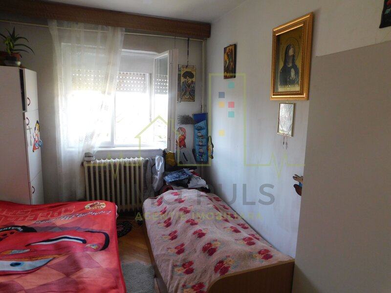 4 camere. Cetatii. Acoperis.