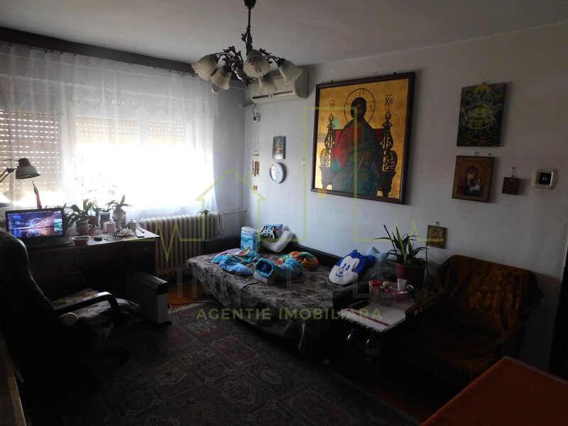 4 camere. Cetatii. Acoperis.