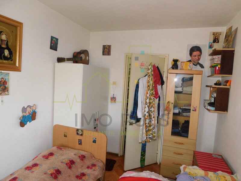 4 camere. Cetatii. Acoperis.