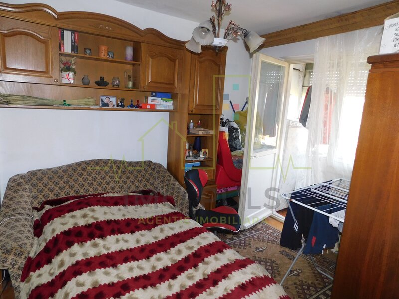 4 camere. Cetatii. Acoperis.