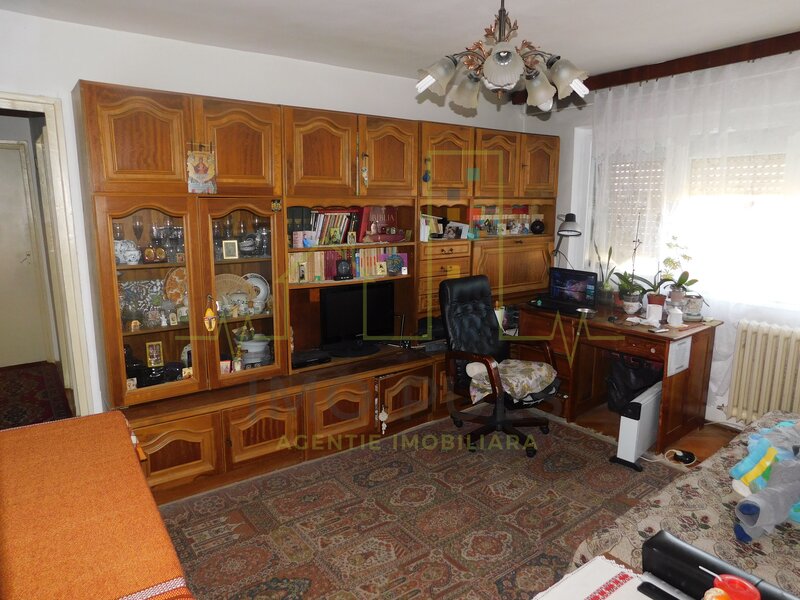 4 camere. Cetatii. Acoperis.
