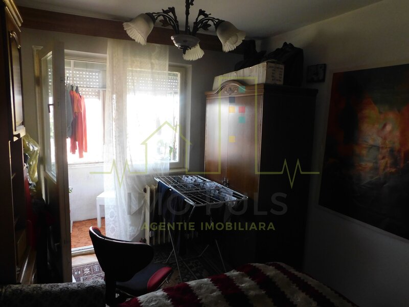 4 camere. Cetatii. Acoperis.