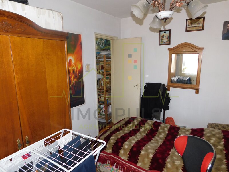 4 camere. Cetatii. Acoperis.